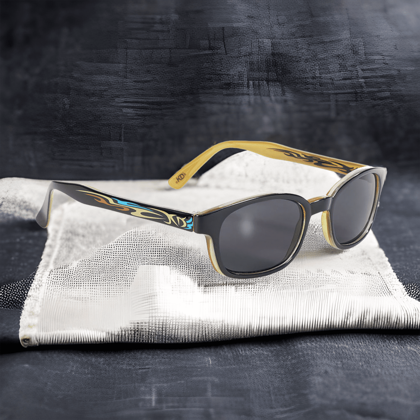 Lunettes de soleil KD's 5400 avec monture tatouage tribal et verres gris