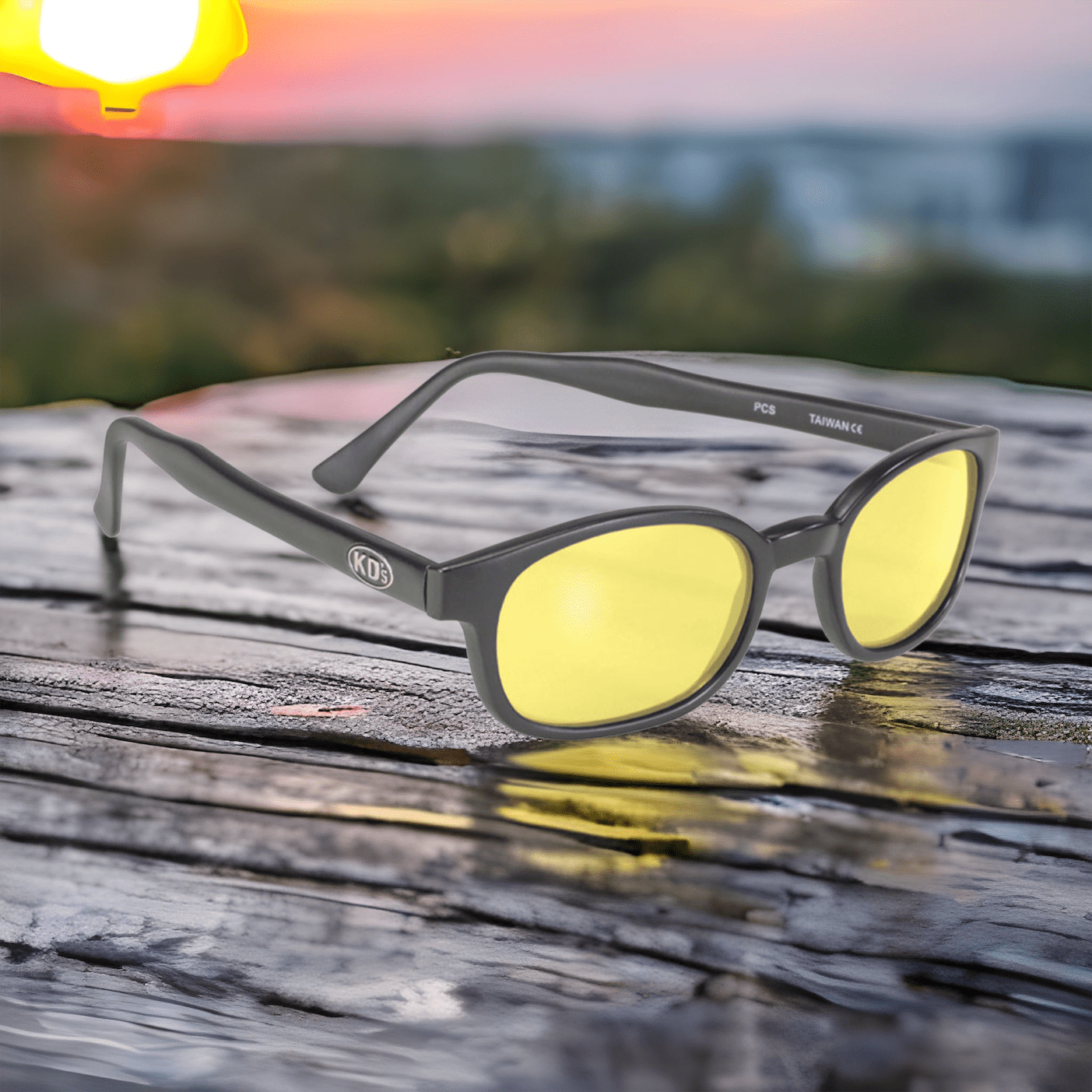 Occhiali da sole 11112 di X-KD con lenti gialle e montatura nera opaca