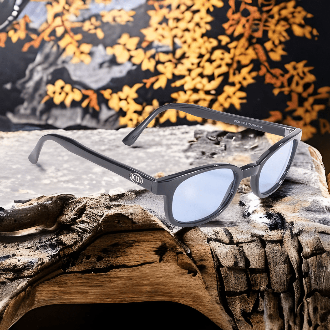 Occhiali da sole 1012 di X-KD con montatura nera e lenti azzurre